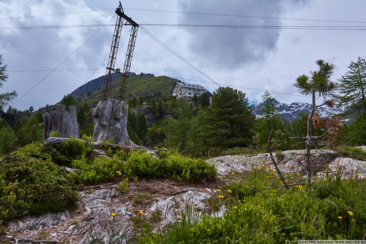 Il rifugio Nino Corsi e la carrucola che porta al Rifugio Martello Val Martello sino ai piedi del Cevedale