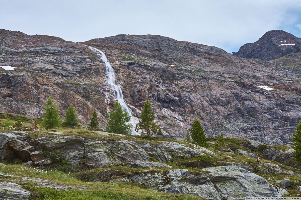 Acqua fresca dal ghiacciaio Val Martello sino ai piedi del Cevedale