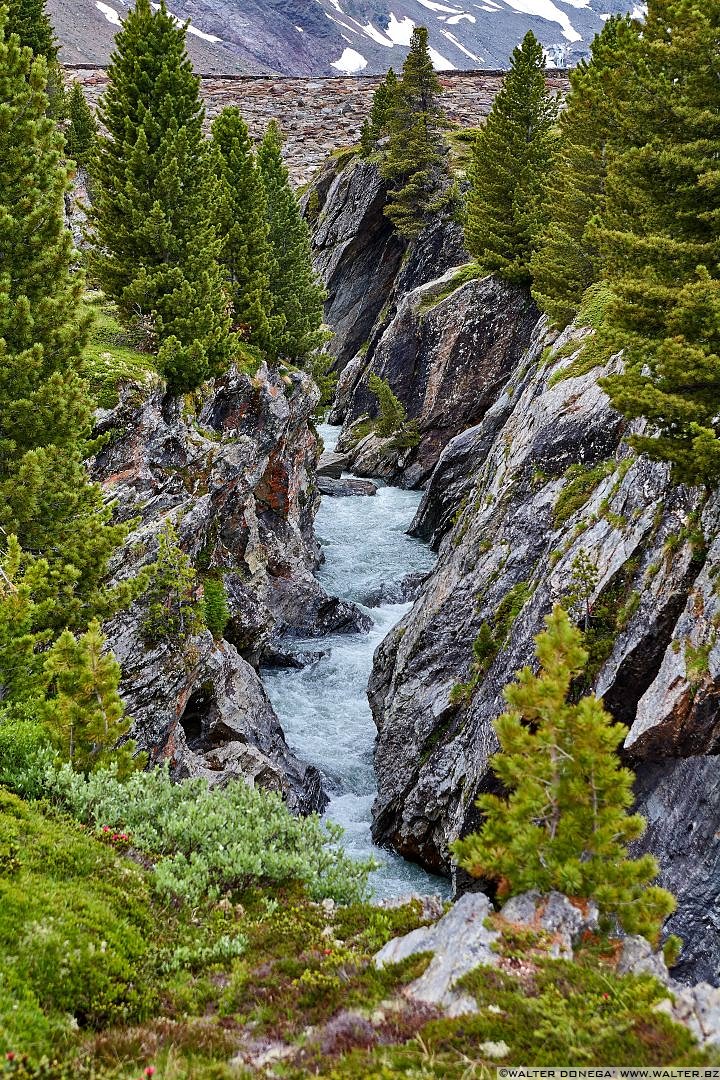 La vecchia diga di sbarramento Val Martello sino ai piedi del Cevedale