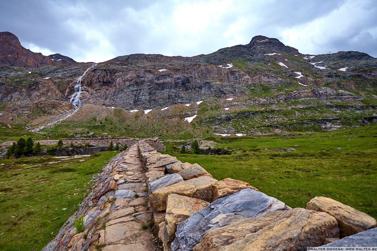 La vecchia diga di sbarramento Val Martello sino ai piedi del Cevedale