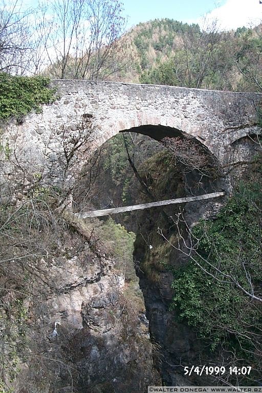33 Passeggiata da Fondo a Dovena nella valle del torrente Novella 1999-2013