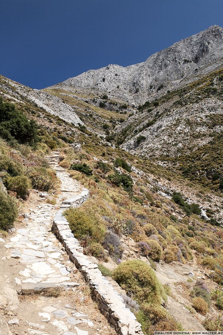 La strada per la grotta di Zas (Zeus) Paesaggi