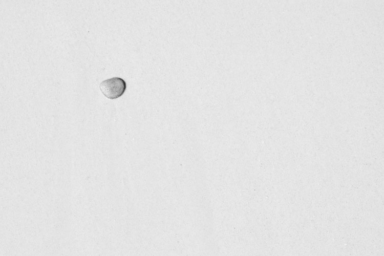 STONE ON SAND Photoblog