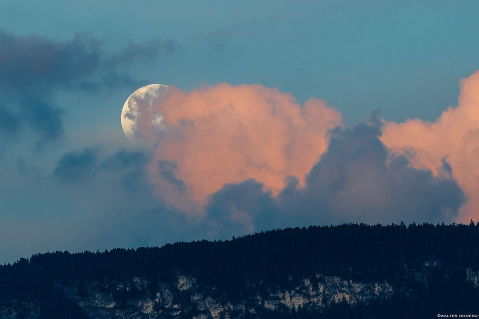 Ore 7:00, quando il buongiorno dà la buonanotte alla luna Photoblog