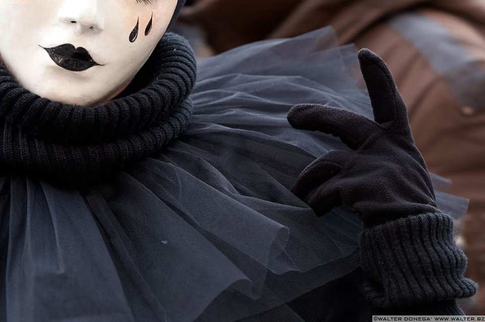 01 Le mani delle maschere al carnevale di Venezia 2013
