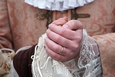 Le mani delle maschere al carnevale di Venezia 2013