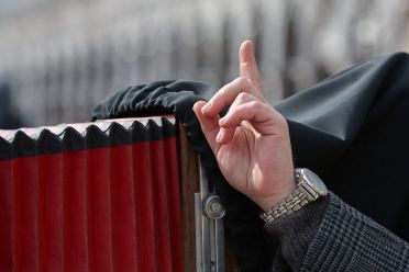 Le mani delle maschere al carnevale di Venezia 2013