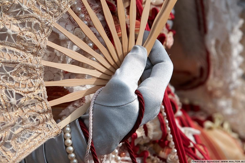 29 Le mani delle maschere al carnevale di Venezia 2013