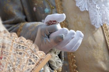 Le mani delle maschere al carnevale di Venezia 2013