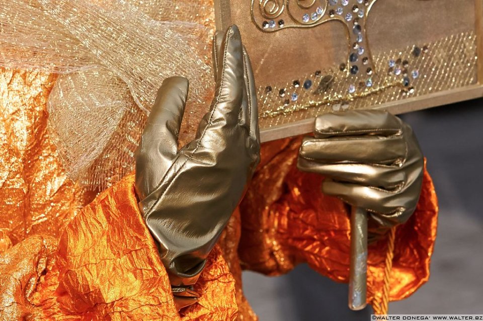 33 Le mani delle maschere al carnevale di Venezia 2013