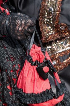 Le mani delle maschere al carnevale di Venezia 2013