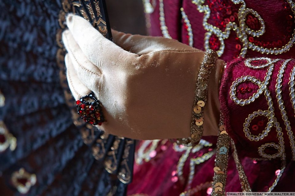42 Le mani delle maschere al carnevale di Venezia 2013