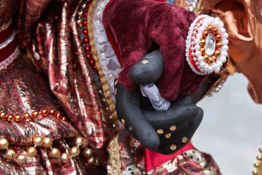Le mani delle maschere al carnevale di Venezia 2013