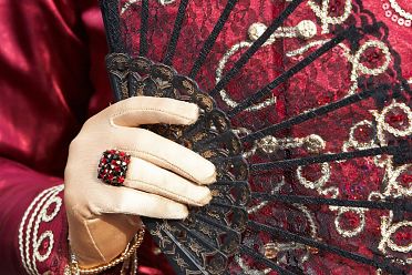 Le mani delle maschere al carnevale di Venezia 2013