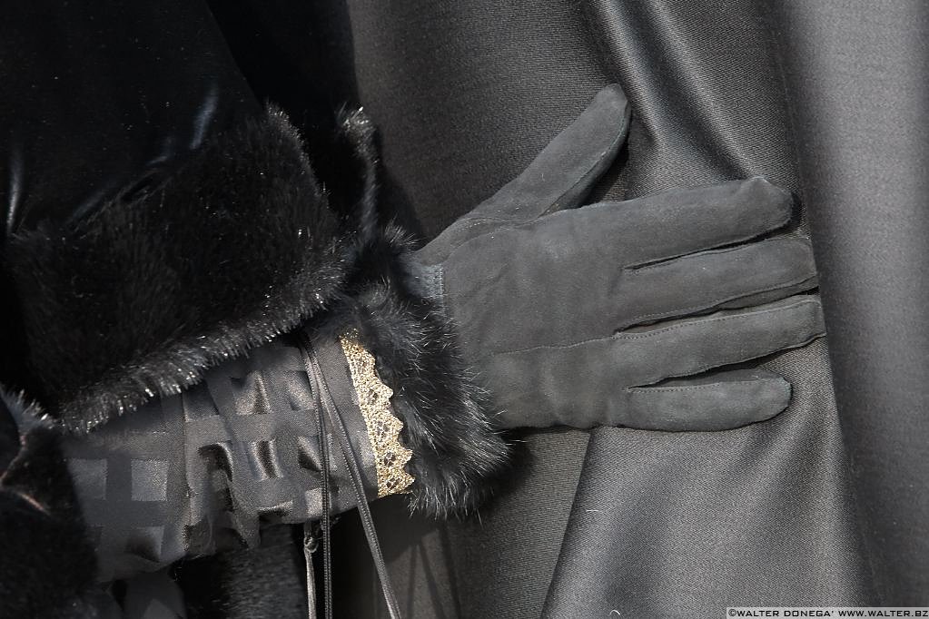 65 Le mani delle maschere al carnevale di Venezia 2013